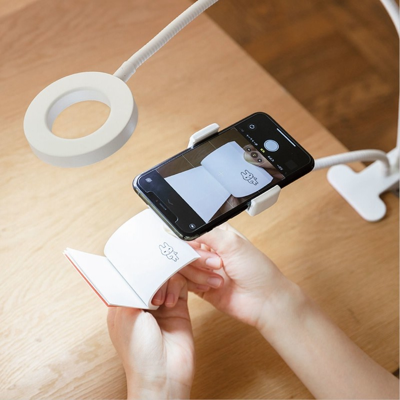 手元撮影に最適 角度も光も自由自在 アームが曲がるｌｅｄライト付きスマホスタンド フェリシモ Felissimo 通販 Lineポイント最大14 0 Get Lineショッピング