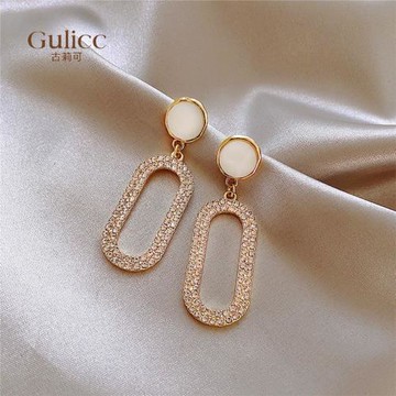 【Gulicc】古莉可 韓版 鑲鑽 耳環(飾品 耳飾 耳釘 耳環 耳墜 情人節 母親節 七夕 生日禮物)