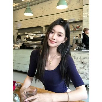 unoone【舞蹈家】設計感中袖U領T恤女性感修身打底衫內搭辣妹上衣