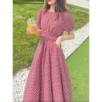 2025別致驚艷裙子夏天顯瘦高級粉色連衣裙女夏時髦碎花茶歇裙長裙