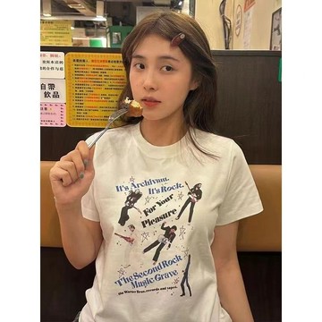 新款休閒百搭正肩顯瘦美式複古印花T恤上衣