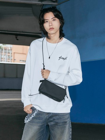 站立貓咪背圖大學T