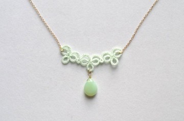 綴織蕾絲與大顆水滴型捷克珠項鍊・仙女綠