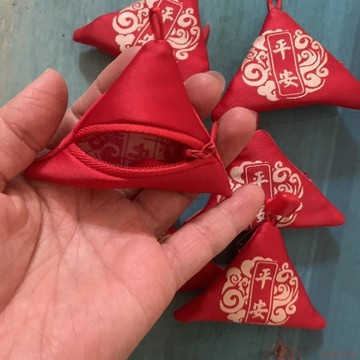 桃園出貨✨紅色免縫三角福袋拉鍊刺繡別針寶寶平安手工胎毛香囊空袋