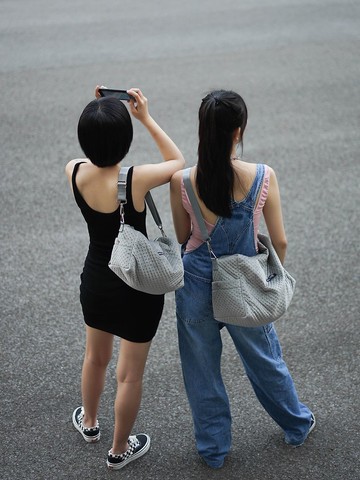 HIDDENNOTES/原創絲絨質感斜挎包健身大容量單肩騎行包