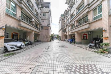 仁武八卦靜巷孝親車墅｜高雄市仁武區京富路