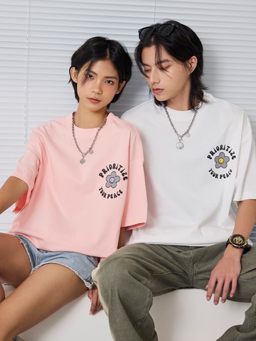 手繪微笑花朵背圖短T