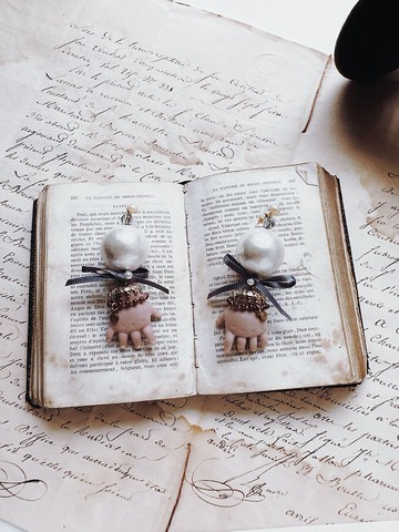 大珍珠蝴蝶結手手耳環