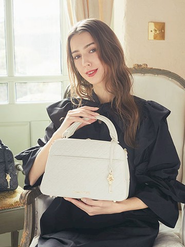 品牌壓紋LOGO經典梯形手提/肩背包(8A41F0J1100) - Maison de FLEUR