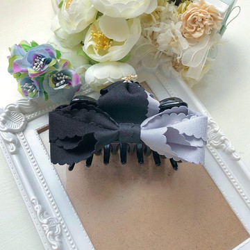 花邊拼色蝴蝶結大抓夾鯊魚夾-黑+淺灰