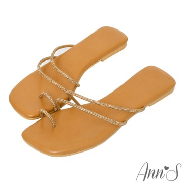 Ann’S細圓條閃耀彩鑽套指方頭平底涼拖鞋-棕(版型偏小)