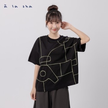 a la sha   A字幾何繡花落肩寬版T
