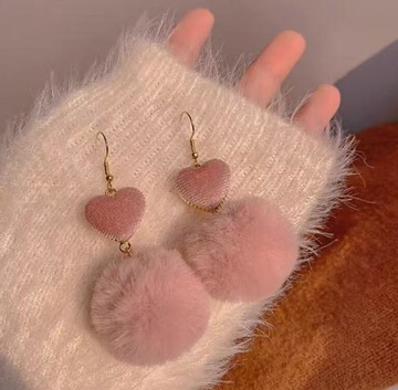 耳環甜美可愛粉色植絨愛心毛球吊墜耳鉤爆款百搭耳環P【步行者戶外生活館】