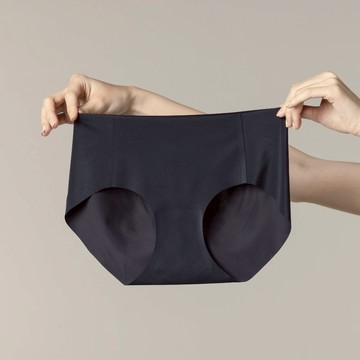 裸Hadaka 裸感無痕內褲(黑色、膚色)｜ 3D美臀設計 中腰設計 無痕、透氣、不捲邊