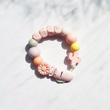 LILY 粉色 雛菊 奶嘴鍊夾 / 客製化奶嘴鏈 可套香草奶嘴 (27cm)