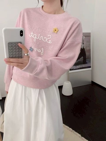 Script 立體小花長袖棉T｜把可愛留在細節裡