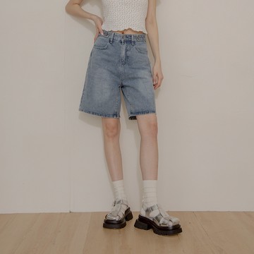 QUEENSHOP_ S 女裝 簡約水洗造型高腰五分牛仔短褲 S/M/L 現+預 【04120109】