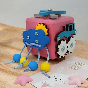 适合女孩的粉色蒙特梭利忙碌方块 宝宝感官发展玩具 便携益智旅