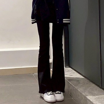 【FOH】黑色微喇牛仔褲 休閒百搭 顯瘦顯高牛仔褲 垂墜牛仔褲 美式復古風 高級感辣妹微喇褲 小眾