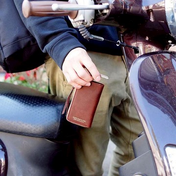 Baggy Port｜日系沉穩風 復古英國牛革 L 型拉鍊鑰匙包 - 黑色