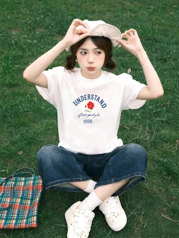 花朵印花白色純棉女生上衣 印花寬鬆情侶短袖T 上衣女 美式t  韓版T 大學T新款夏季美式寬鬆設計感小眾上衣