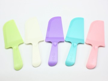 【D-1A】彩色蛋糕刀(1支)、水果刀、塑膠刀、慶生蛋糕刀、派對用具、單支獨立包裝、加厚磨砂、蛋糕托刀、三角托刀、甜點刀、蛋糕剷、一次性蛋糕刀、鋸齒蛋糕刀、薄餅鏟、芝士鏟【APP滿額下單10%點數(單一帳號最高5000點)】1/31止