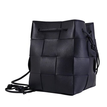 BOTTEGA VENETA 680218 大編織單肩/斜背束口水桶包.深藍