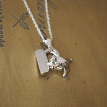 躍動貓咪字母墜飾 R (925純銀)