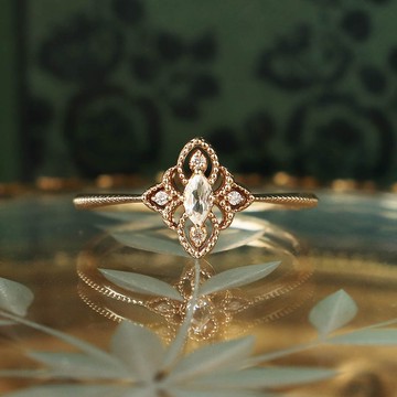 Visel 玫瑰雕花寶石戒指-白托帕石