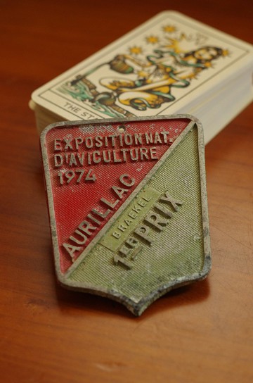 -老又好雜貨-少見法國製農場獎牌 牆面裝飾 擺飾 鳶尾花 w422