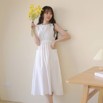 【Our Studio】夏日圓領腰鬆緊大口袋無袖洋裝 白色 黑色 藍色(現貨)