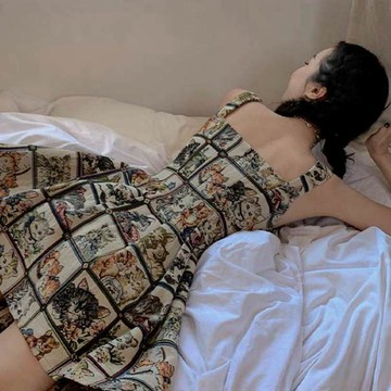 甜辣風法式短裙茶歇別致吊帶小眾碎花女春收腰設計感初戀連衣裙子