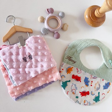 加購 英文繡字服務 客製繡字圍兜 口水巾 滿月禮 彌月禮盒 嬰兒禮