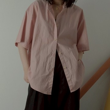 P.YELLOW | 夏季素色極簡圓領通勤短袖襯衣-粉色