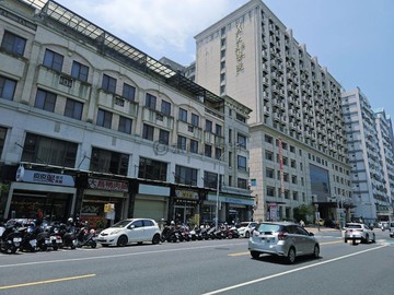 市區稀有|工業電梯面寬店面|附有車庫｜高雄市三民區大昌一路