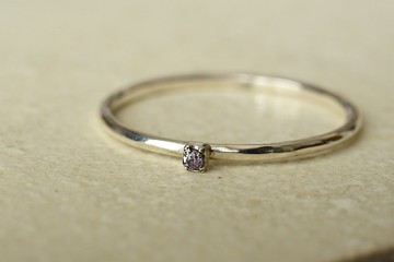 一個穿越光輝粉紅藍寶石的故事