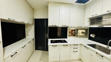 獨家專賣正向上南路黃金店面可住+地下室機車位｜台中市西區向上南路一段