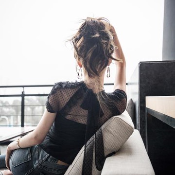 上衣女設計感針織拼接蝴蝶結小心機透視網紗蕾絲領拼修身短袖T恤