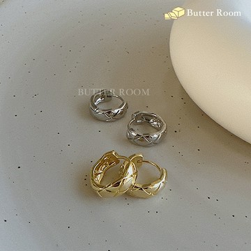 Butter Room 🧈 菱格紋金屬耳圈 （金/銀） 台灣出貨免運 菱格紋 耳環 格紋 劉亦菲 玫瑰的故事 小香風