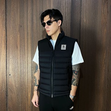 美國百分百【全新真品】Burberry 羽絨背心 立領 男款 歐洲精品 保暖 防寒 背心外套 黑色 CR48