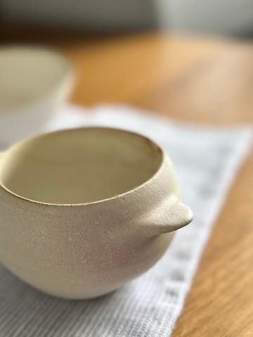 白色溫潤雙耳小碗/霜白の器