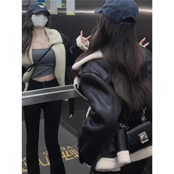 黑色鹿皮絨羊羔毛女裝冬季加絨加厚小個子短款皮毛一體機車服外套