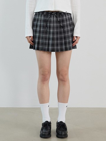 Pleats Check Mini Skirt [Black]