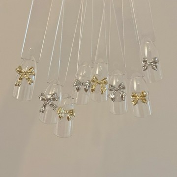 千千美學｜-現貨-金/銀.領結飄帶緞帶蝴蝶結(一袋10入)美甲飾品材料鑽飾大鑽合金屬飾品極光鏡面立體愛心貼紙