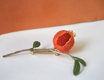 【秋冬新時尚】石榴紅了 蕾絲線繡微鉤系列 自然植物風胸針