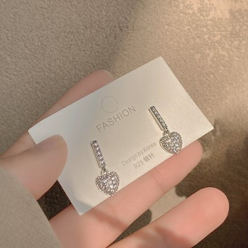 銀色愛心鑲鉆耳釘女小巧精致個性氣質耳環年新款時尚百搭耳飾