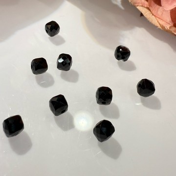 💕 𝓒. 𝓣 晶寶💕黑尖晶 方糖 4mm左右水晶 圓珠 單珠 隨形 散珠 diy 設計 有孔洞