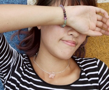 Gradient color flourite bracelet  - P漸變色螢石彈性手練 (一顆淡綠扭紋螢石和一顆淡紫 盤珠為主石)