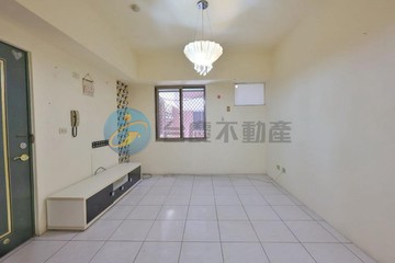 鄰近鳳山國中捷運站｜低總價首購｜兩房邊間三面採光｜高雄市鳳山區杭州西街