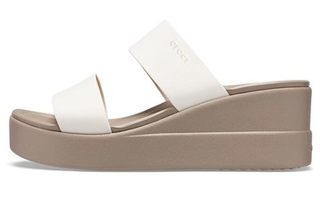 WMNS CROCS BROOKLYN LIGHTWEIGHT MUSHROOM GRAY SANDALS